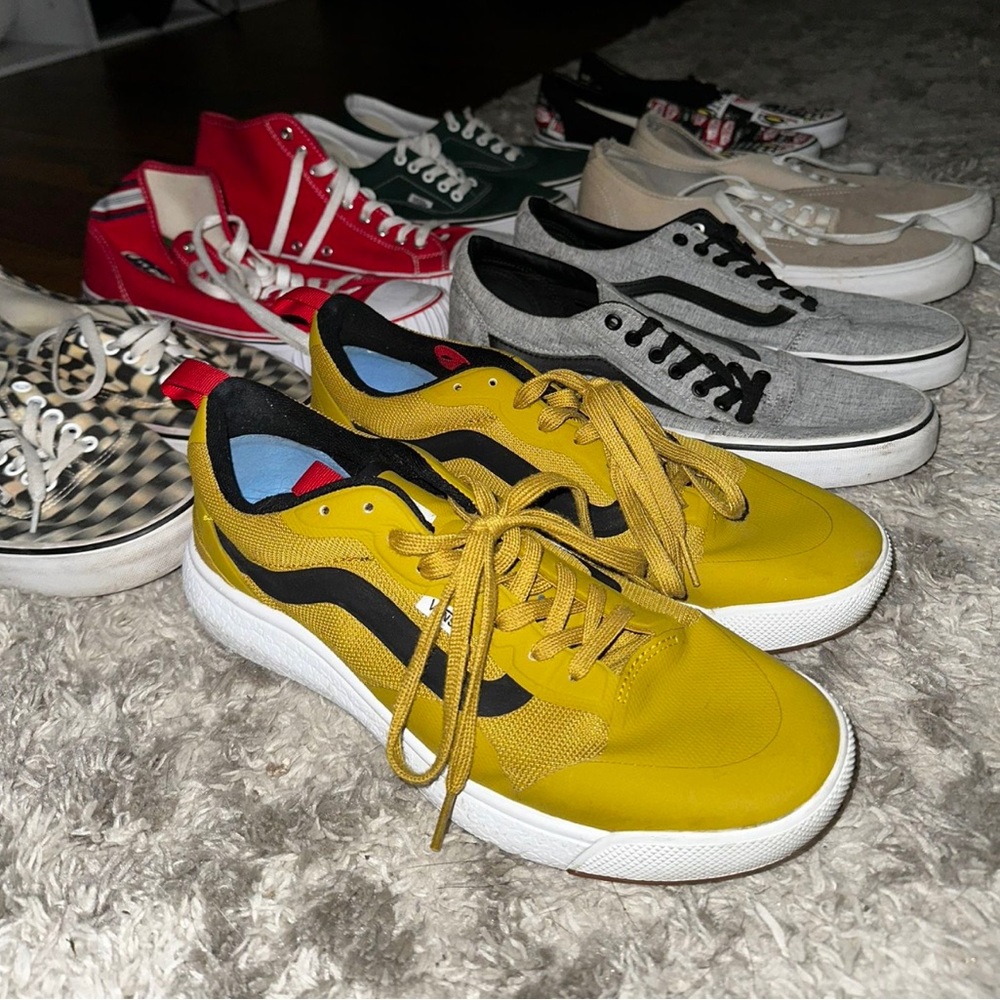 Box of 6 pairs of vans, all worn, all in good condition